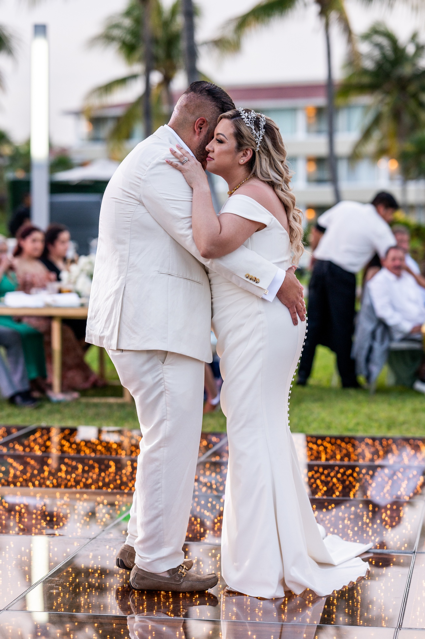 Bride and groom sharing their first dance at Moon Palace Cancún
